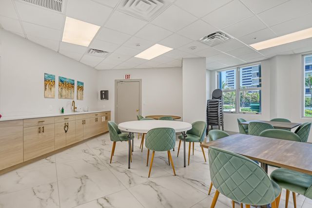 5200 N OCEAN Drive 1703, Singer Island, FL 33404