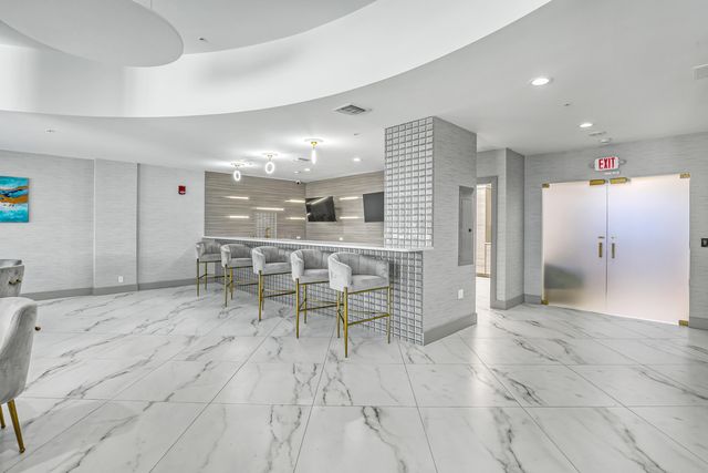 5200 N OCEAN Drive 1703, Singer Island, FL 33404