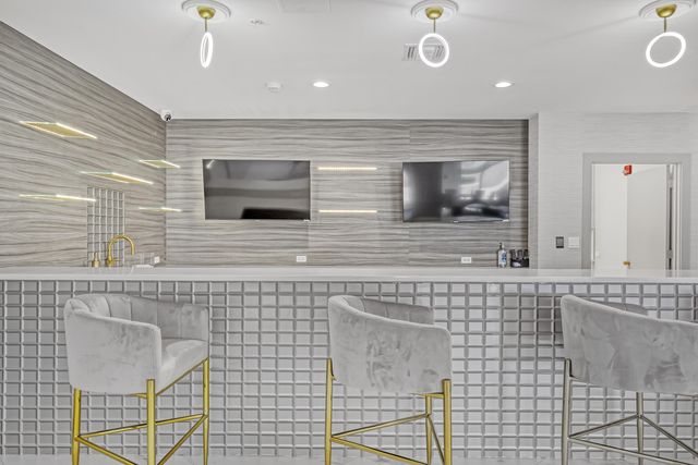 5200 N OCEAN Drive 1703, Singer Island, FL 33404