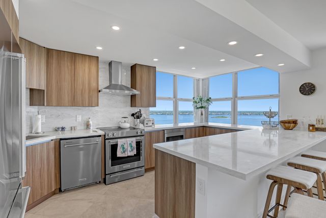 5200 N OCEAN Drive 1703, Singer Island, FL 33404