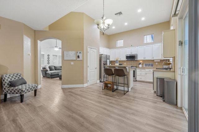 2467 Ship Rock Avenue, Tulare, CA 93274