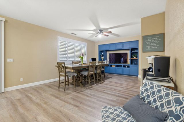 2467 Ship Rock Avenue, Tulare, CA 93274