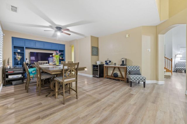 2467 Ship Rock Avenue, Tulare, CA 93274