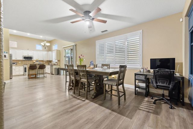 2467 Ship Rock Avenue, Tulare, CA 93274