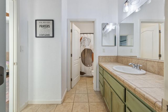 2467 Ship Rock Avenue, Tulare, CA 93274