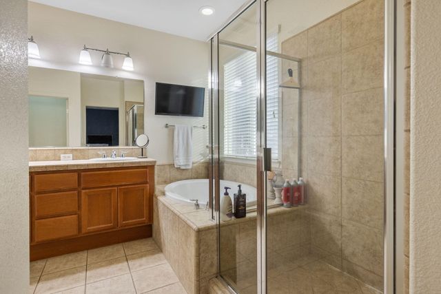 2467 Ship Rock Avenue, Tulare, CA 93274