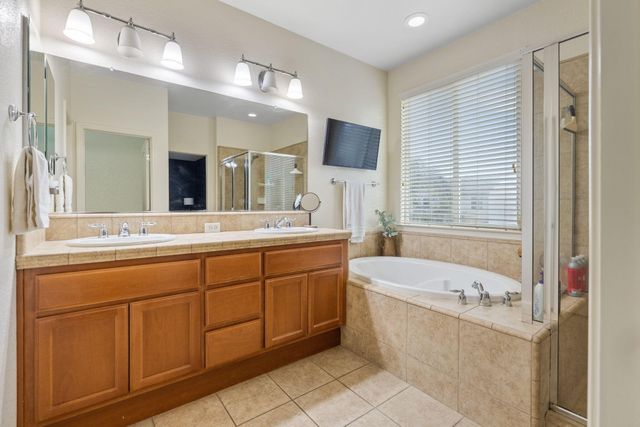 2467 Ship Rock Avenue, Tulare, CA 93274