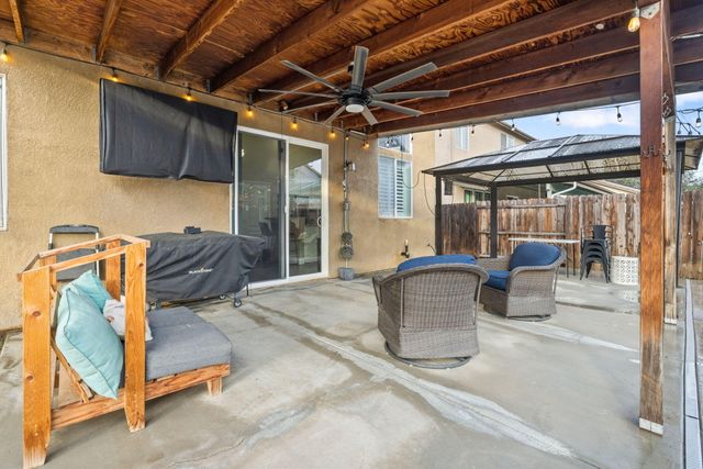 2467 Ship Rock Avenue, Tulare, CA 93274