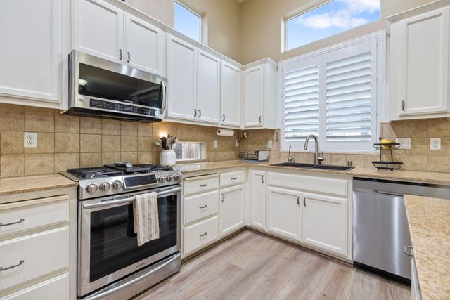 2467 Ship Rock Avenue, Tulare, CA 93274