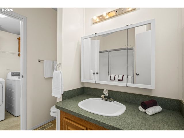 2569 MAIA Loop, Springfield, OR 97477