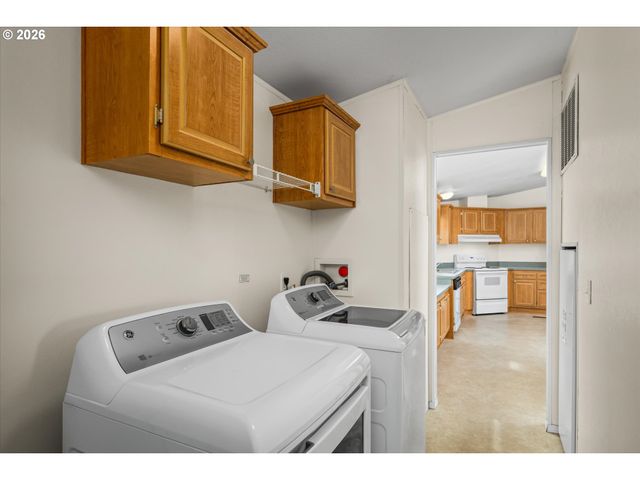 2569 MAIA Loop, Springfield, OR 97477