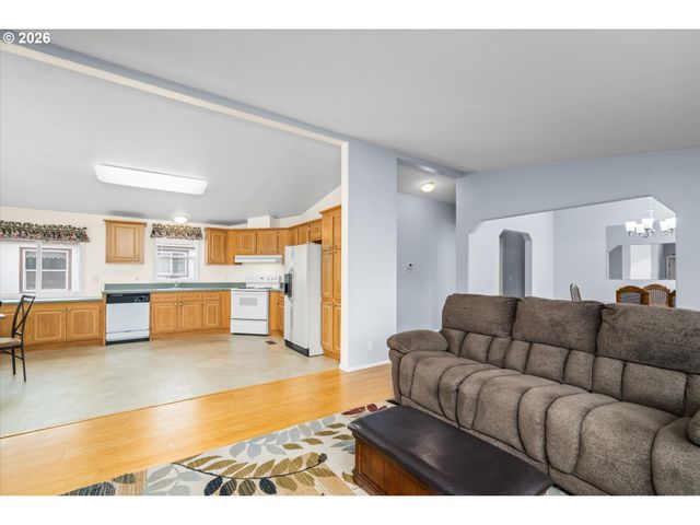 2569 MAIA Loop, Springfield, OR 97477