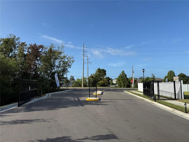 7653 DEER VALLEY CIR., Tampa, FL 33635