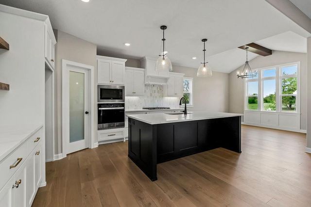 25446 W 91st Terrace, Lenexa, KS 66227