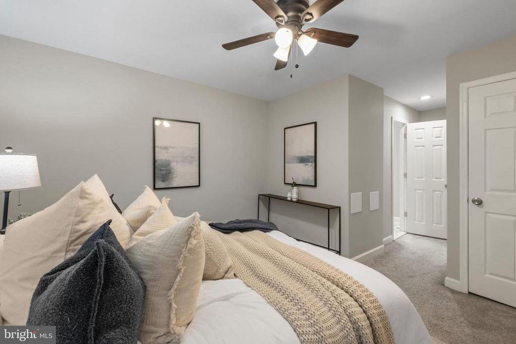 Image 13 of property listing at 607 S DURHAM ST, Baltimore, MD 21231
