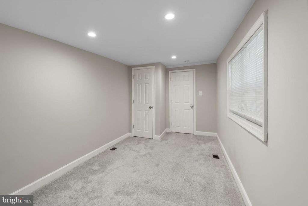 Image 15 of property listing at 607 S DURHAM ST, Baltimore, MD 21231