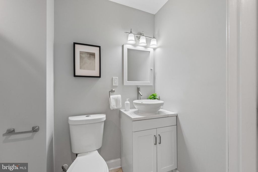 Image 17 of property listing at 607 S DURHAM ST, Baltimore, MD 21231