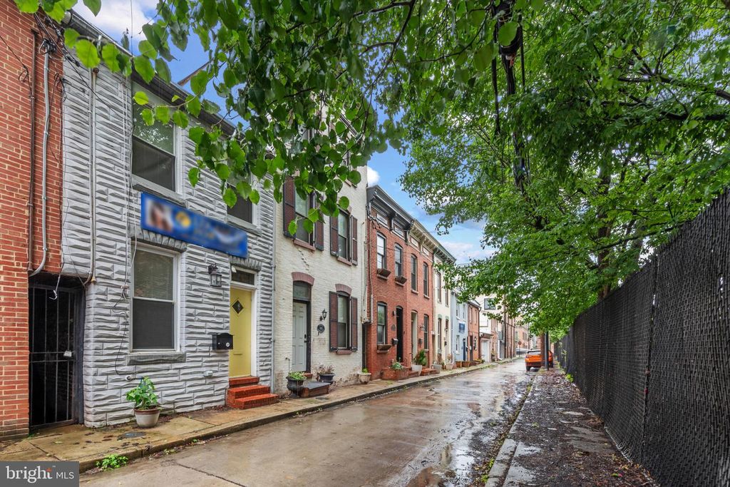 Image 2 of property listing at 607 S DURHAM ST, Baltimore, MD 21231