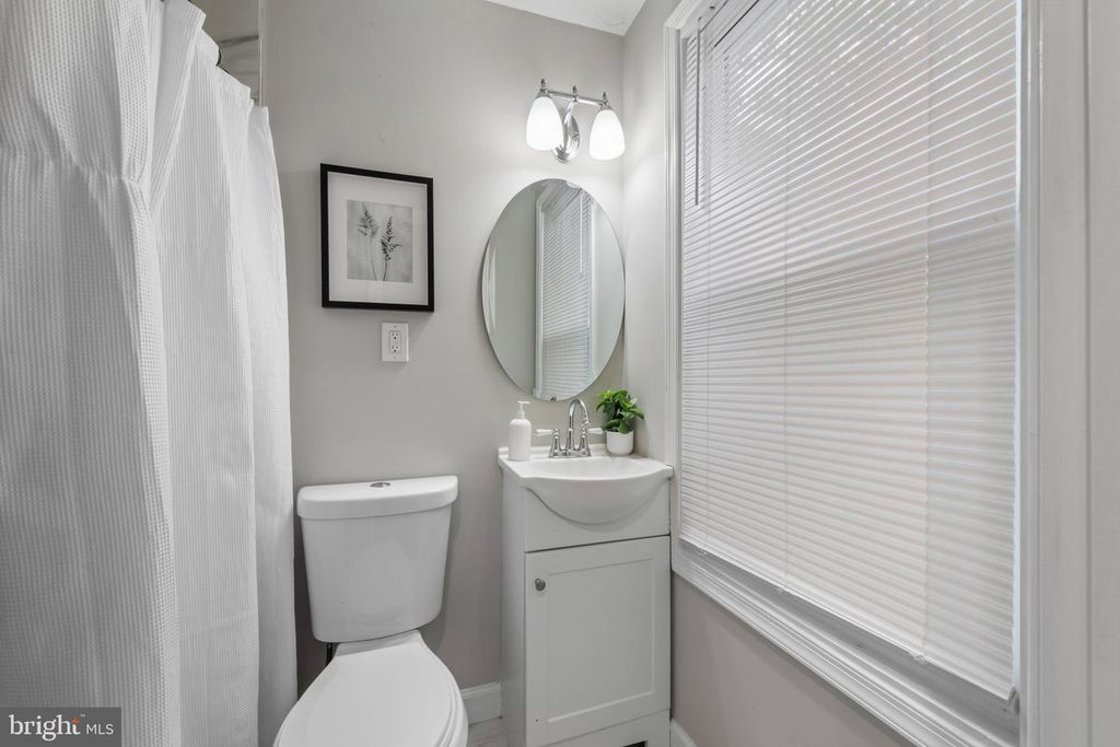 Image 20 of property listing at 607 S DURHAM ST, Baltimore, MD 21231