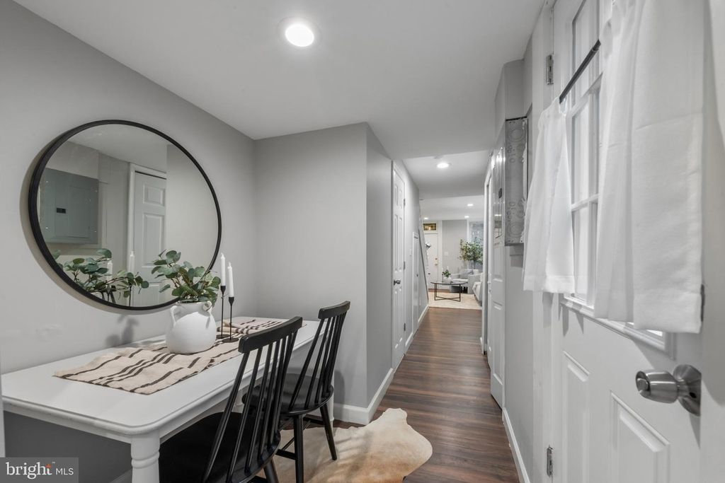 Image 9 of property listing at 607 S DURHAM ST, Baltimore, MD 21231