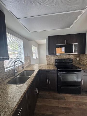 7810 SW 10th St, North Lauderdale, FL 33068