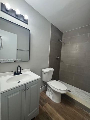 7810 SW 10th St, North Lauderdale, FL 33068