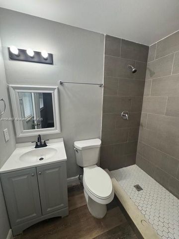 7810 SW 10th St, North Lauderdale, FL 33068