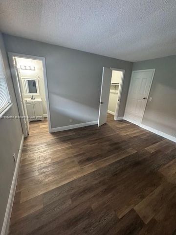 7810 SW 10th St, North Lauderdale, FL 33068