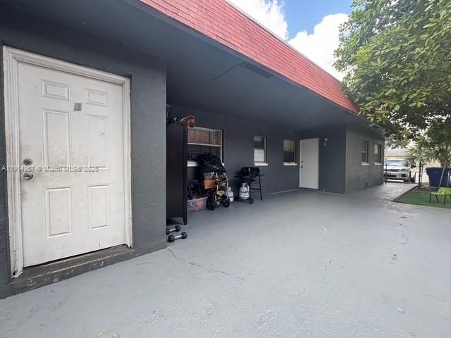 7810 SW 10th St, North Lauderdale, FL 33068