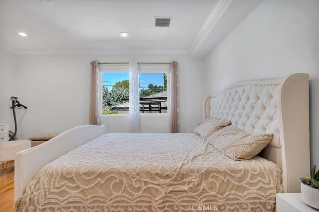 6954 Woodlake Avenue, West Hills, CA 91307