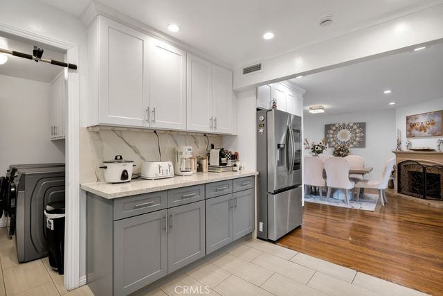 6954 Woodlake Avenue, West Hills, CA 91307