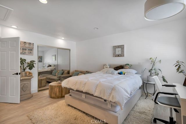 6954 Woodlake Avenue, West Hills, CA 91307