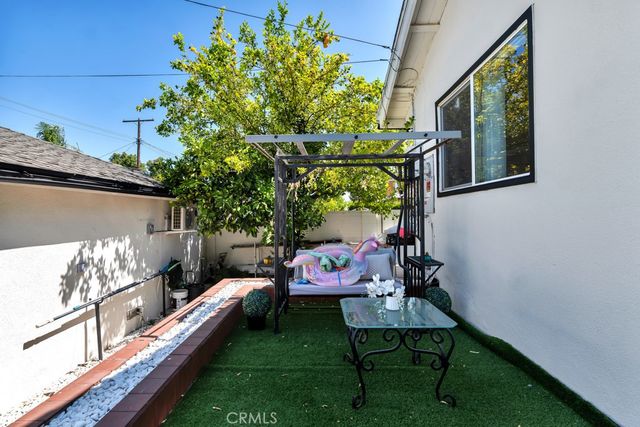 6954 Woodlake Avenue, West Hills, CA 91307