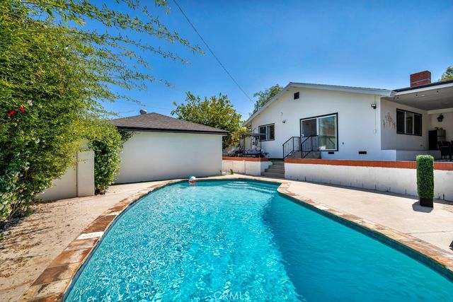 6954 Woodlake Avenue, West Hills, CA 91307