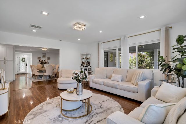6954 Woodlake Avenue, West Hills, CA 91307