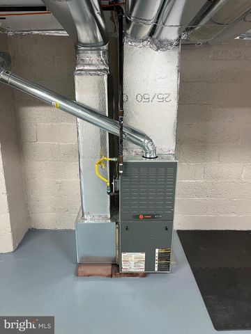 240 HARDING CT, York, PA 17403