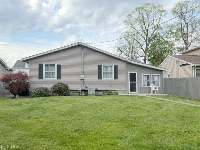 263 Forbes Street NE, New Philadelphia, OH 44663