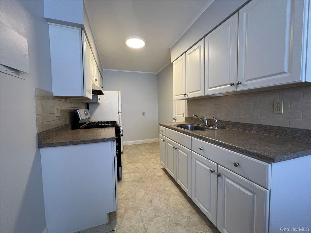4 COLONIAL Road 106, Beacon, NY 12508 — photo 3