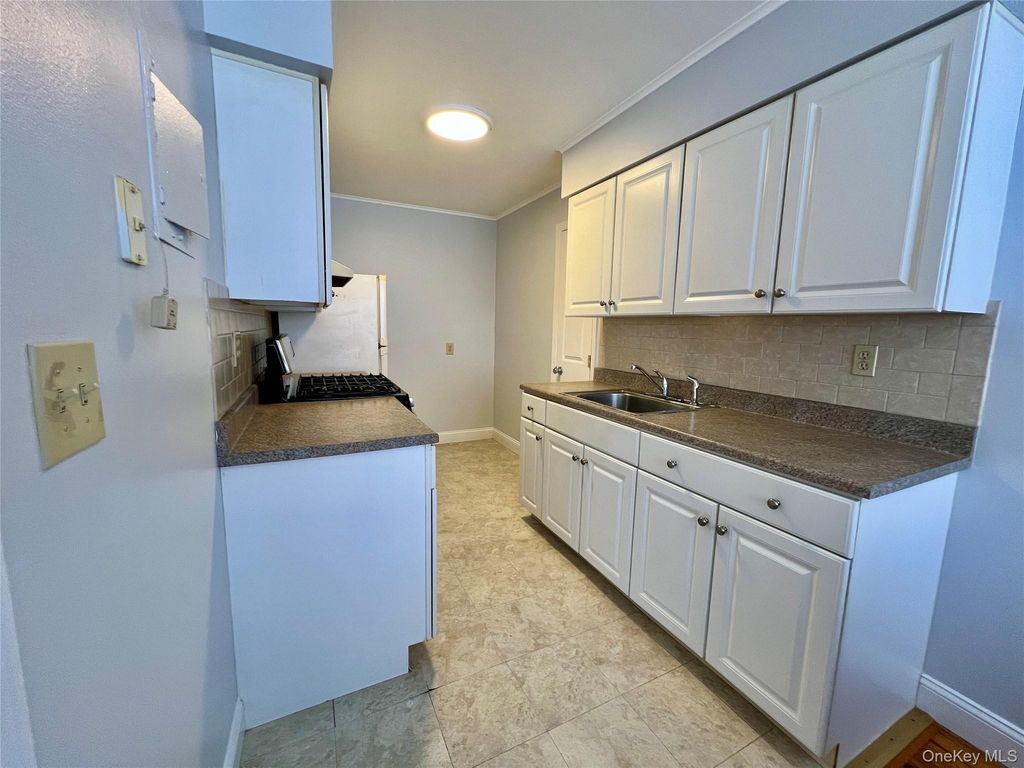 4 COLONIAL Road 106, Beacon, NY 12508 — photo 5