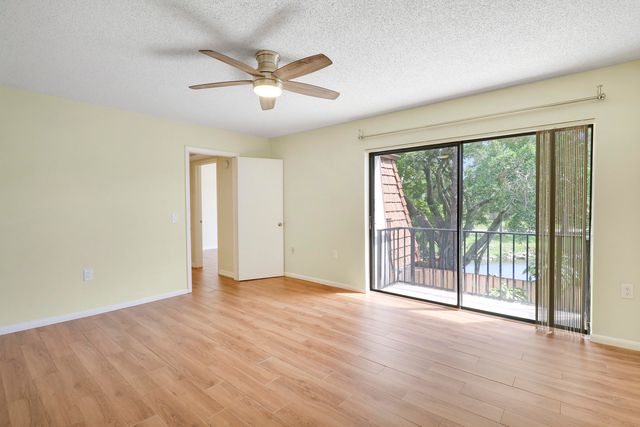 1511 15th Lane C Bldg 65, Greenacres, FL 33463