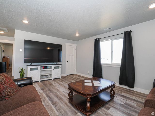 582 W DURFEE ST, Grantsville, UT 84029