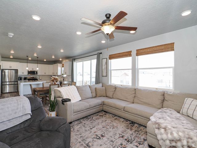 582 W DURFEE ST, Grantsville, UT 84029