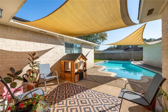 408 Broadmoor Street, Friendswood, TX 77546