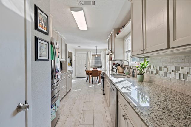 408 Broadmoor Street, Friendswood, TX 77546