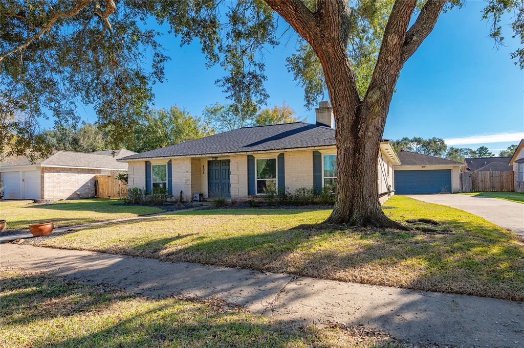 408 Broadmoor Street, Friendswood, TX 77546