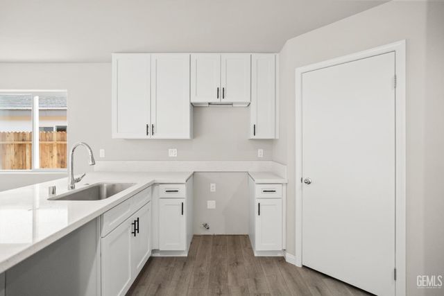 5101 Aliado Court, Bakersfield, CA 93307