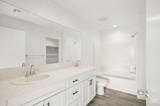 5101 Aliado Court, Bakersfield, CA 93307