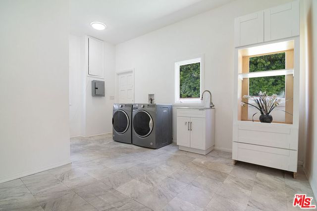 508 N Canon Drive, Beverly Hills, CA 90210