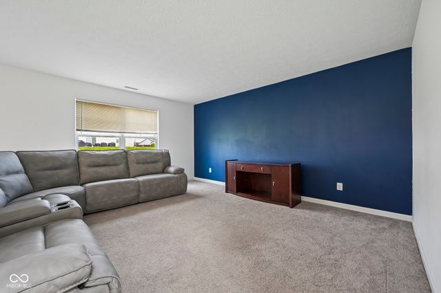 1612 N Regatta Drive, Greenfield, IN 46140
