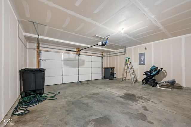 1612 N Regatta Drive, Greenfield, IN 46140